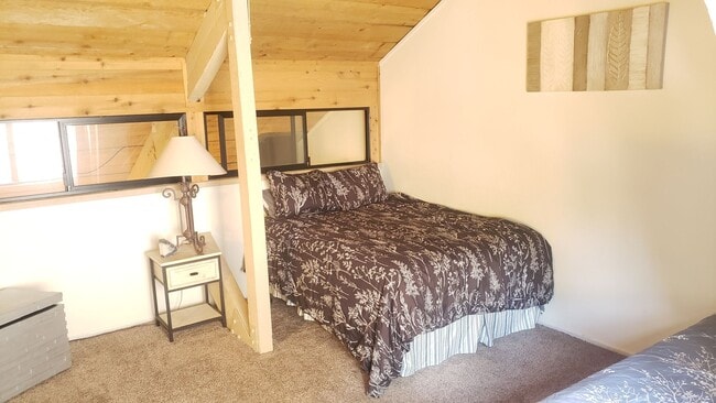 Building Photo - Charming Fully Furnished 2 Bed, 2 Bath Con...