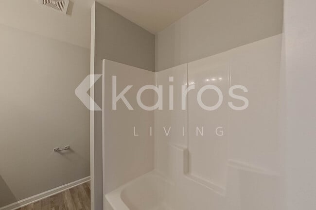 Building Photo - 945 Clayton Ct