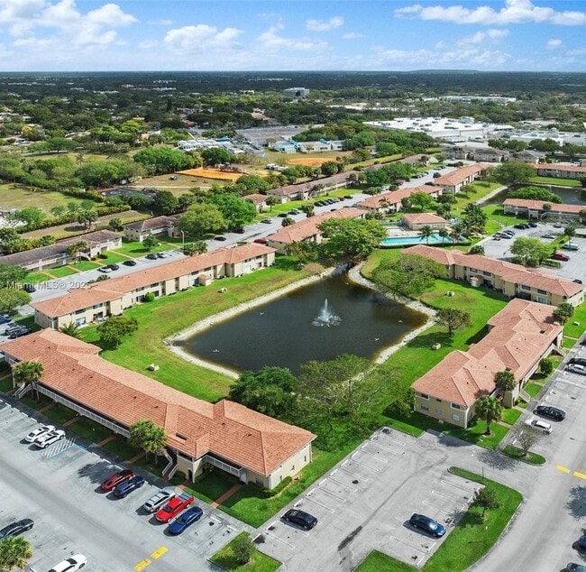 Building Photo - Beautiful 2/2 Unit at Lakewood Village at Coral Springs