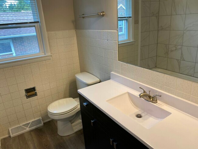 Building Photo - 607 Pine Street, Unit 607