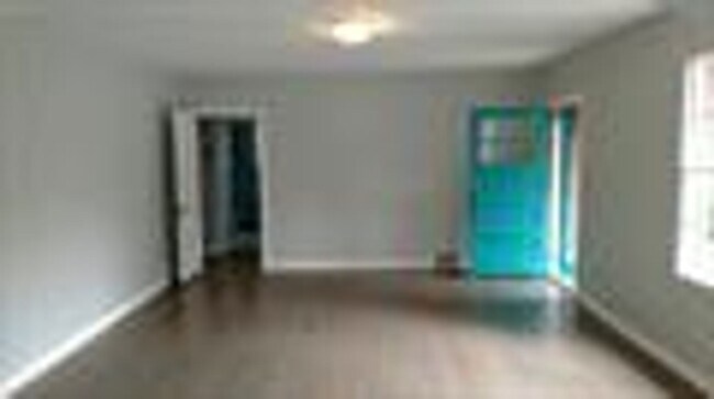 Building Photo - Midtown Home