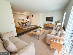 Building Photo - 10740 Brice Ct