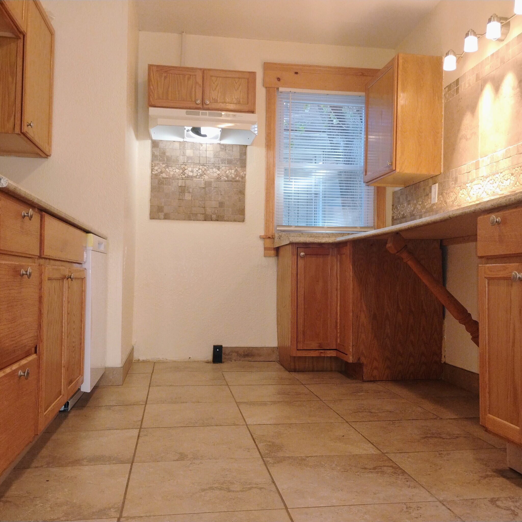 Building Photo - 2914 Bales Ave