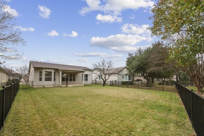 Building Photo - 121 Coreopsis Way