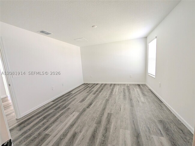 Building Photo - 890 Timberland Dr