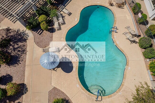 Building Photo - 4114 E Calle Redonda