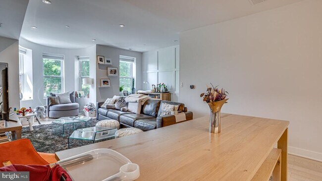 Building Photo - 2003 1st St NW