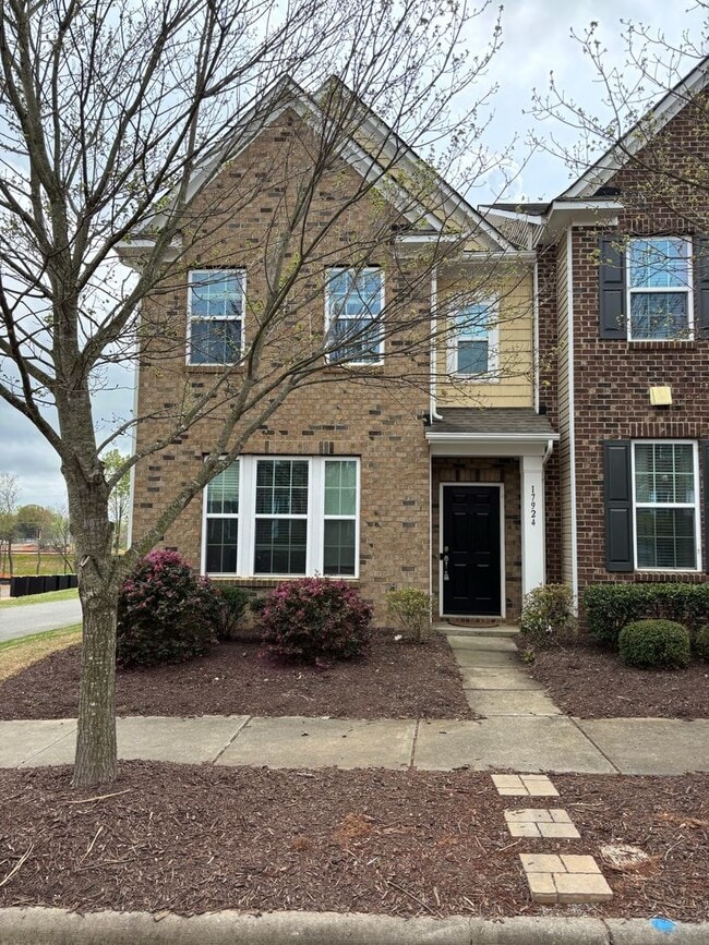 Primary Photo - Renovated 3Bd, 2.5Ba End Unit Lake Norman Townhome with Fenced-in Yard and 1 Car Garage Coming Soon