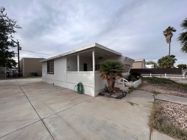 Building Photo - 2 BR Willow Beach with BOAT/RV Marina Membership available!