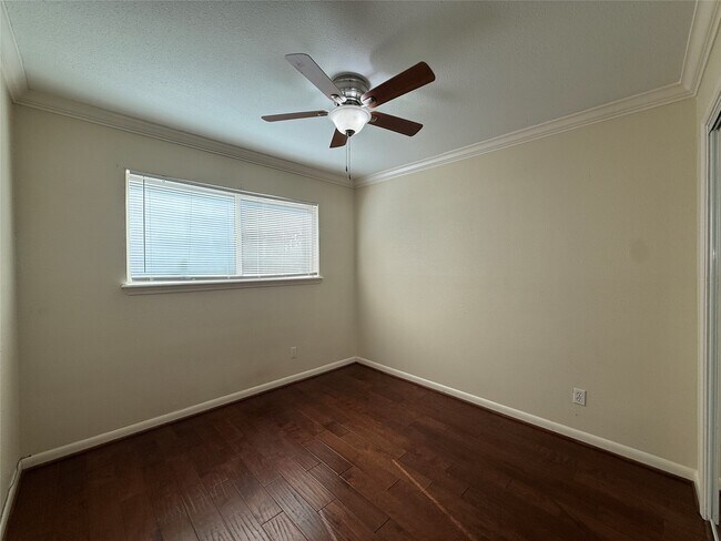 Building Photo - 1530 Heights Blvd