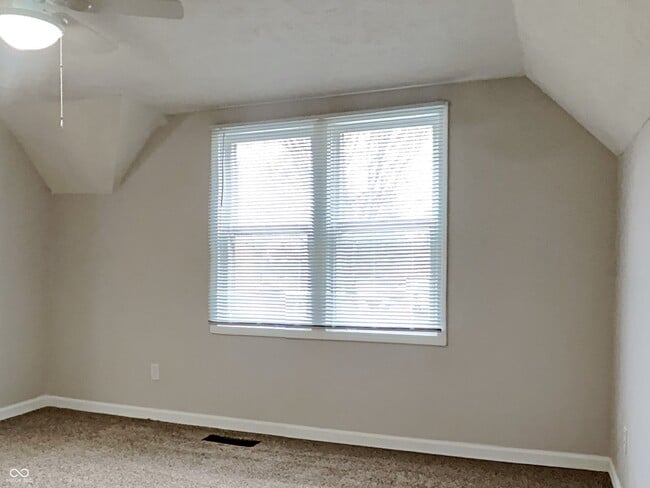 Building Photo - 116 UNIT B S B St