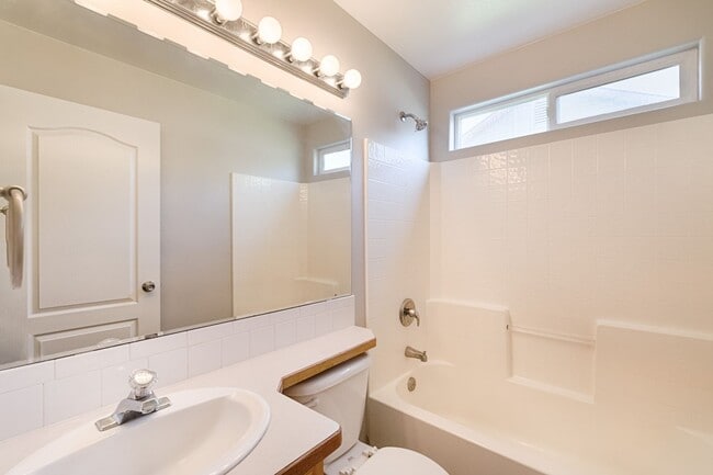 Building Photo - Remodeled Boise home with 4 bedrooms