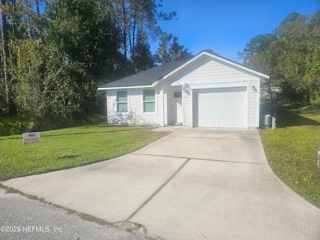 Building Photo - 840 W 10th St