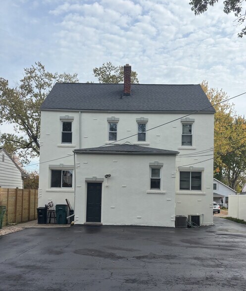 Building Photo - 3175 Oakshire Ave