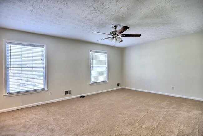 Building Photo - 2640 Tritt Ln