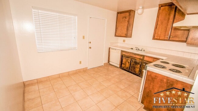 Building Photo - 2700 Ashe Rd