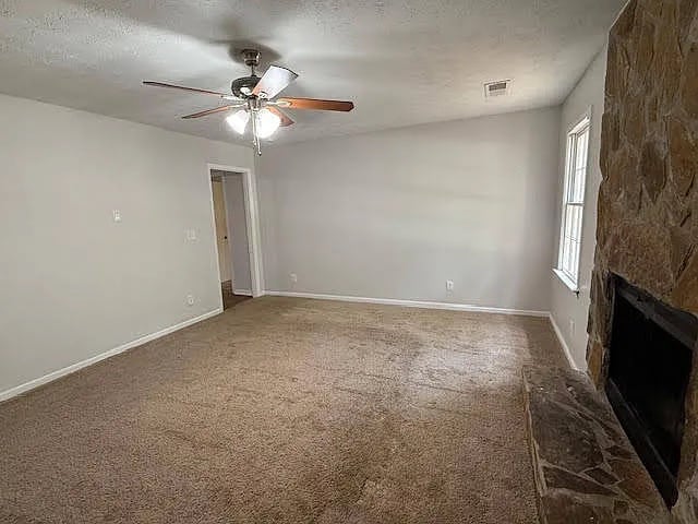 Building Photo - Room in House on Willowbrook Dr