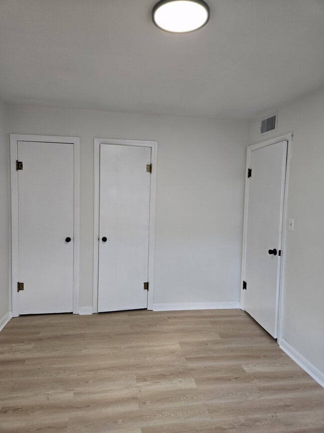 Building Photo - 1219 N Harding Ave