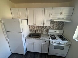 Building Photo - 27 Hillside Ave