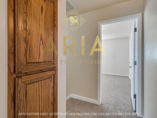 Building Photo - Spacious 2 Bed/1.5 Bath Norman Townhome Av...