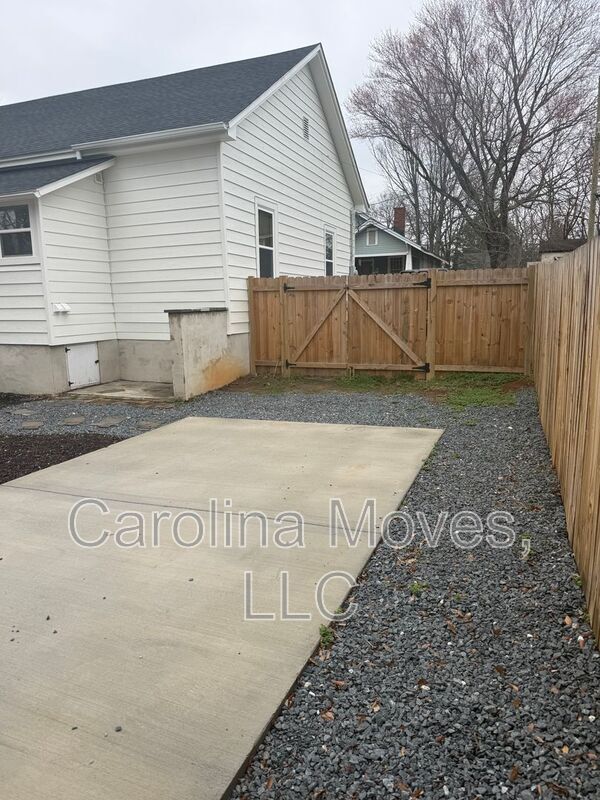 Building Photo - 6 10th St