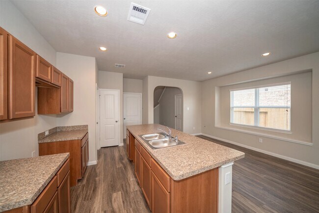 Building Photo - 9514 Yellow Rose Dr