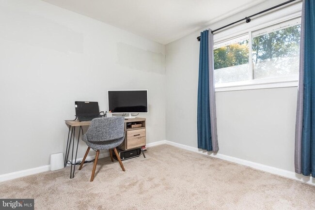 Building Photo - 8601 Cromwell Dr