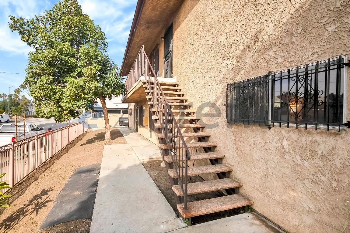 Building Photo - Unit 3