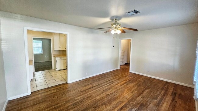 Building Photo - Warr Acres- 3 Bed/1 Bath