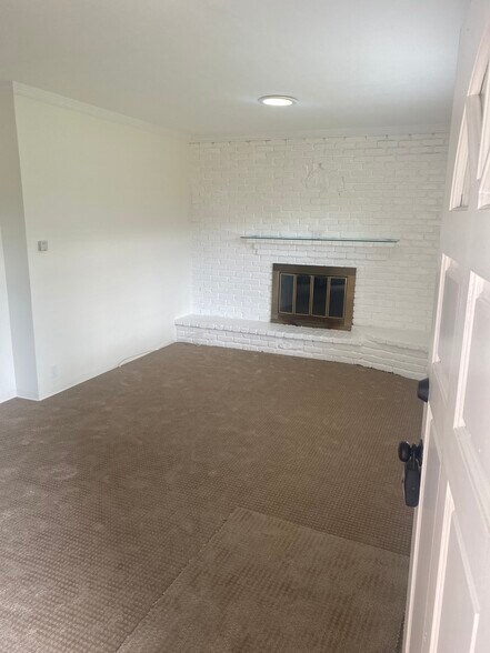 Living room - 24260 Ocean Ave