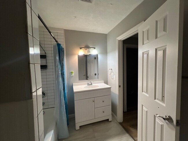 Building Photo - 3 Bed, 2 Bath House in Clarksville!!