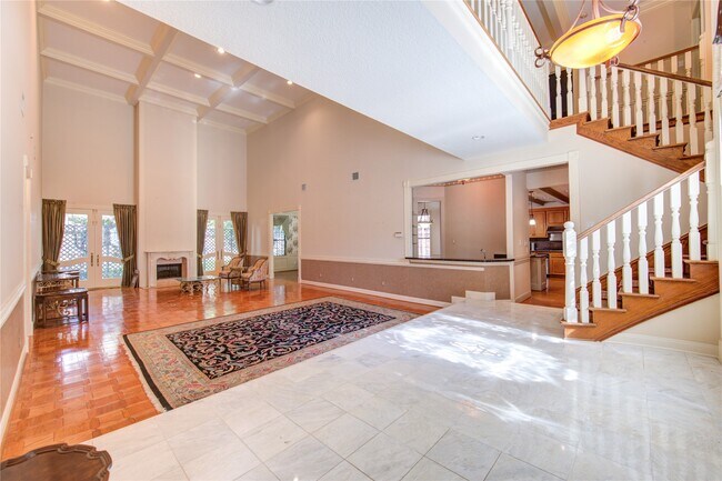 Building Photo - 2510 Potomac Dr