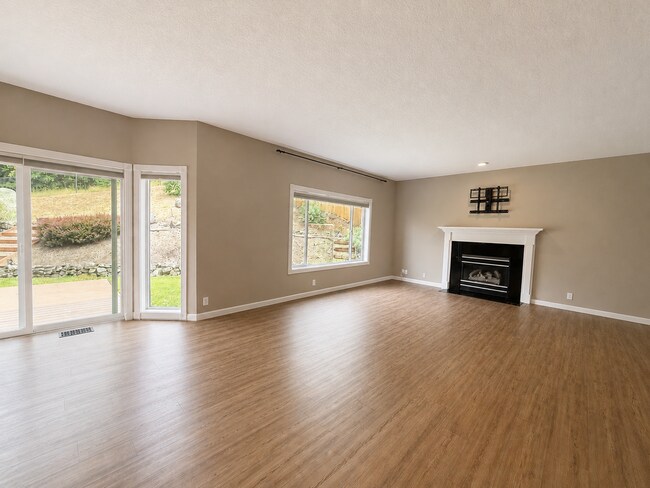 Building Photo - Light-Filled 3 Bedroom Retreat with Waterfall & Fully Fenced Yard