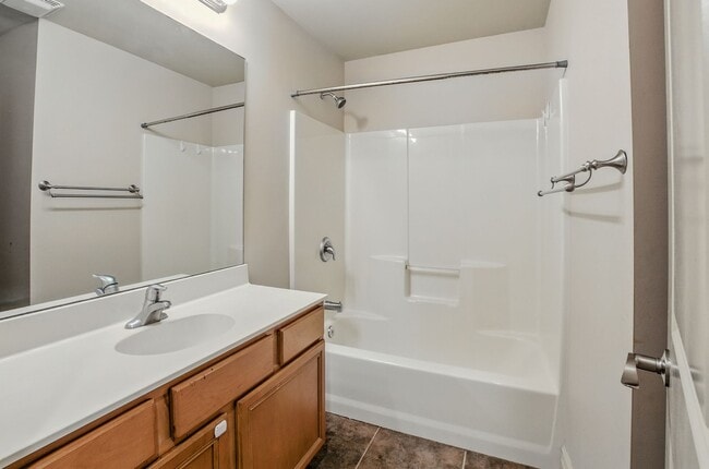 Building Photo - Marvelous 3 Bedroom House In Mill Creek Manor!