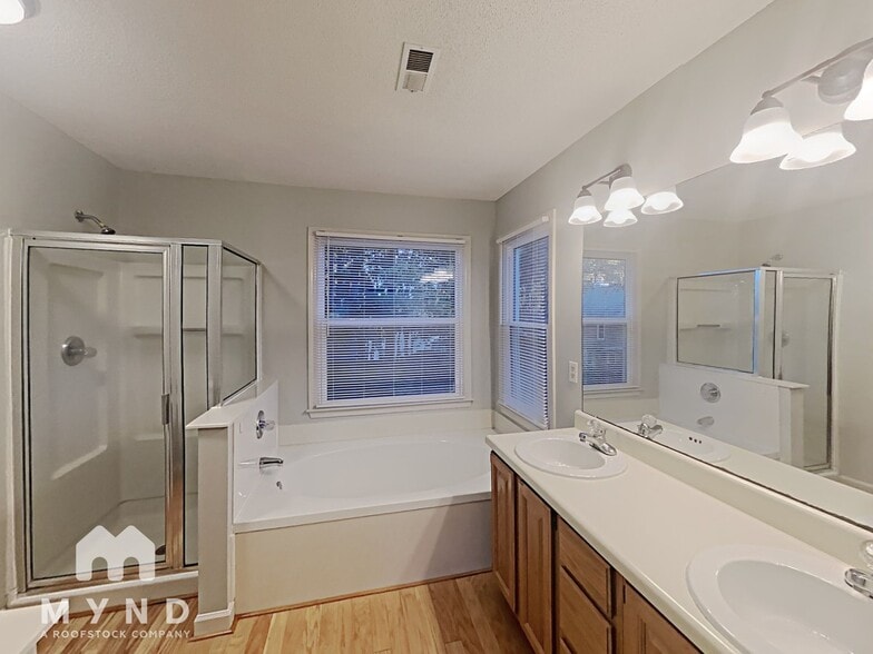Building Photo - 2701 Moorsfield Ct