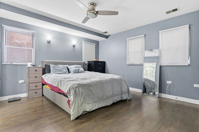 Building Photo - 4736 S Drexel Blvd