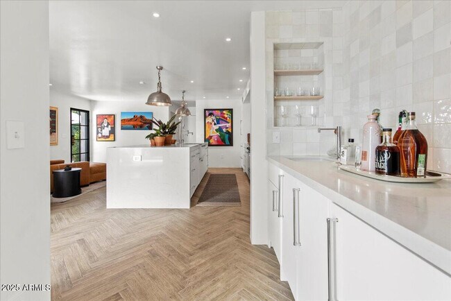 Building Photo - 4843 N 72nd Way