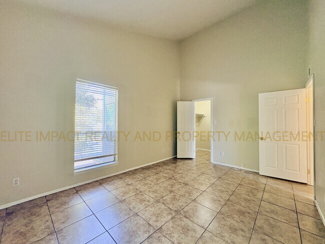 Building Photo - 1620 N Wilmot Rd