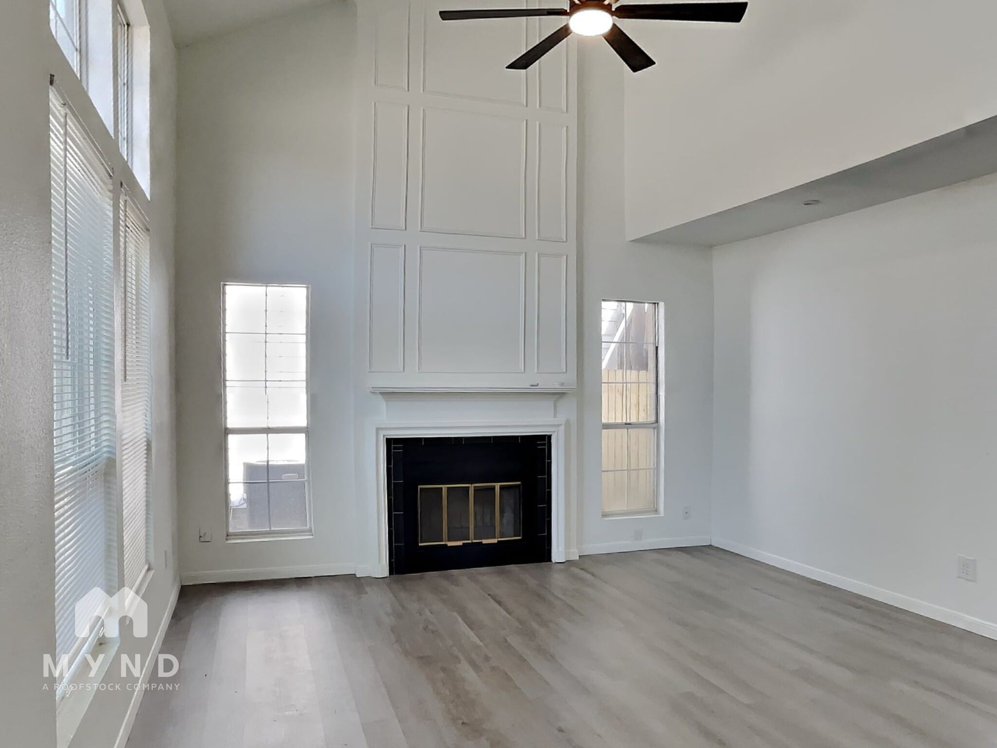 Building Photo - 1616 Beach Ln
