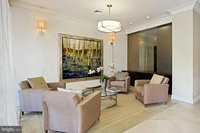 Building Photo - 2451 Midtown Ave