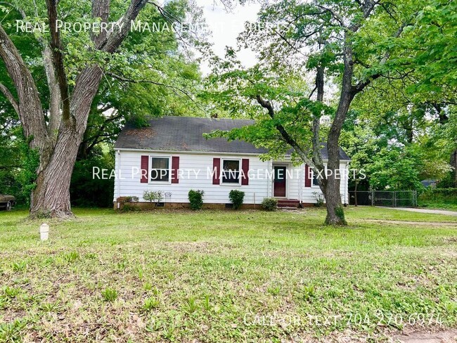 Building Photo - 1105 Balthis Dr