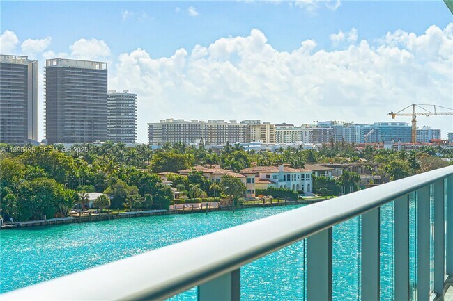 Building Photo - 10201 E Bay Harbor Dr