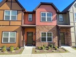 Building Photo - Matlock Townhomes 2 bedroom unit, close to I-24!