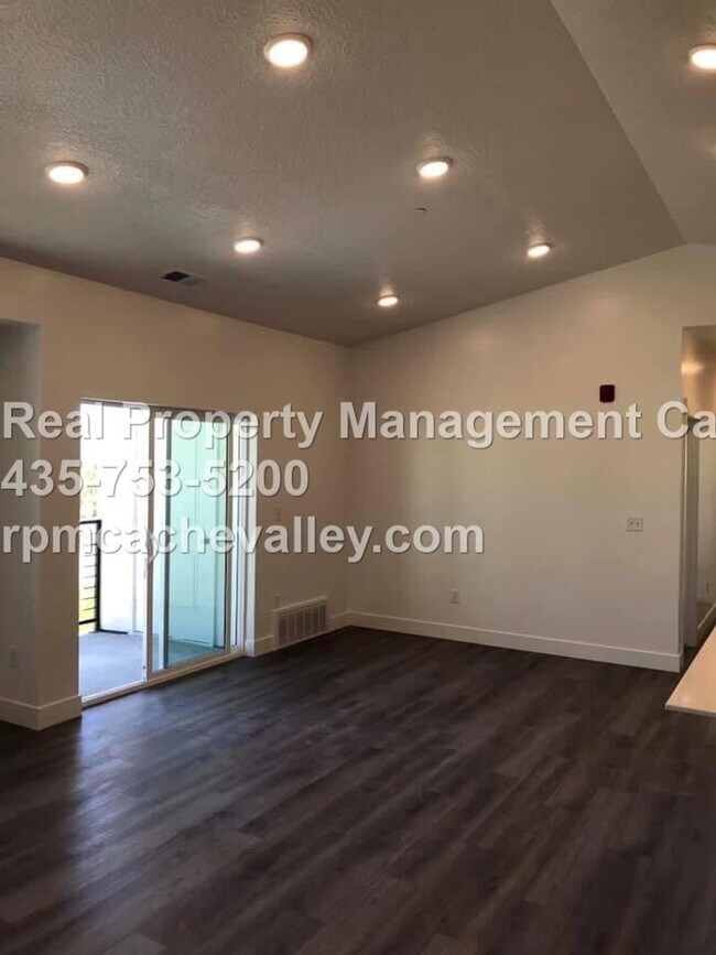 Building Photo - 163 E 550 N