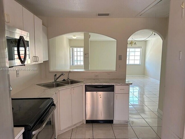 Building Photo - 8412 NW 103rd St