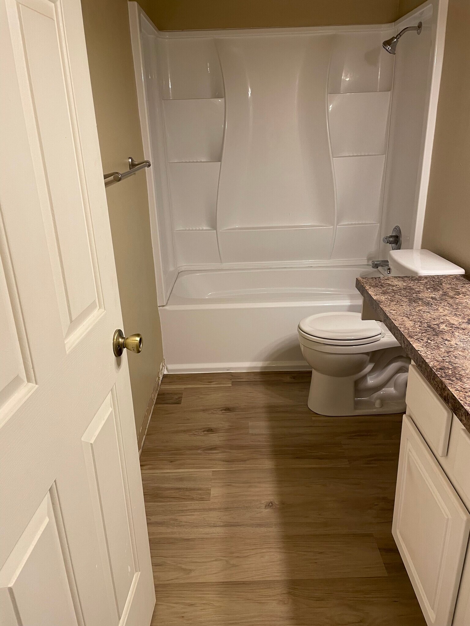 Each bedroom has its own bathroom - 13216 NE Salmon Creek Ave
