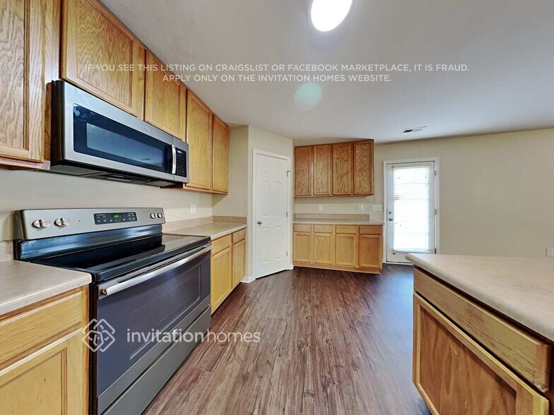 Building Photo - 607 Brassfield Dr