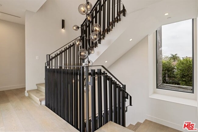 Building Photo - 6361 Drexel Ave