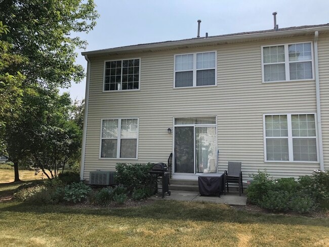 Building Photo - 2330 Sheehan Dr