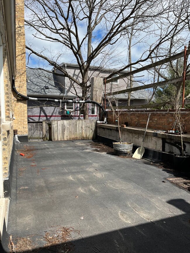 Building Photo - 1527 Greenleaf St